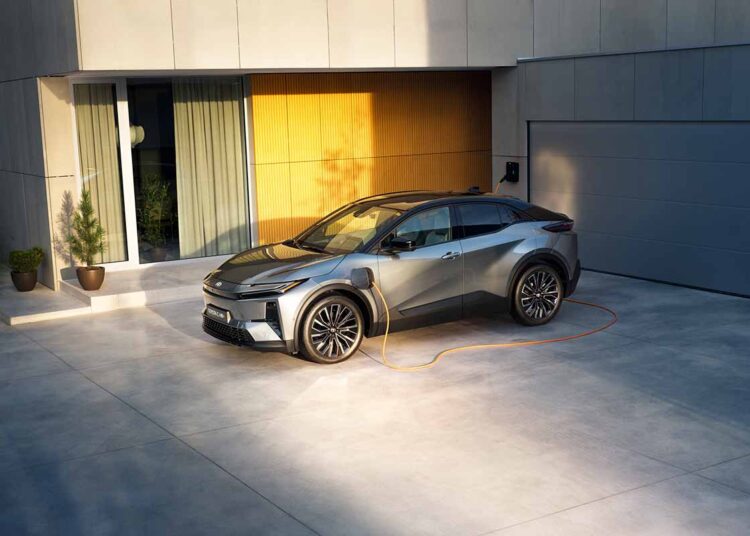 Elbilen Toyota C-HR+ på vej til Danmark
