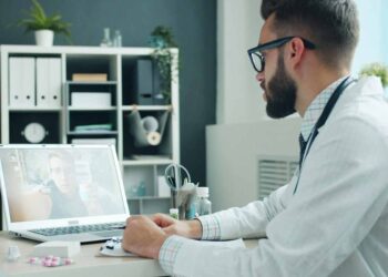 Danskerne tøver: 45 % har aldrig prøvet online lægehjælp