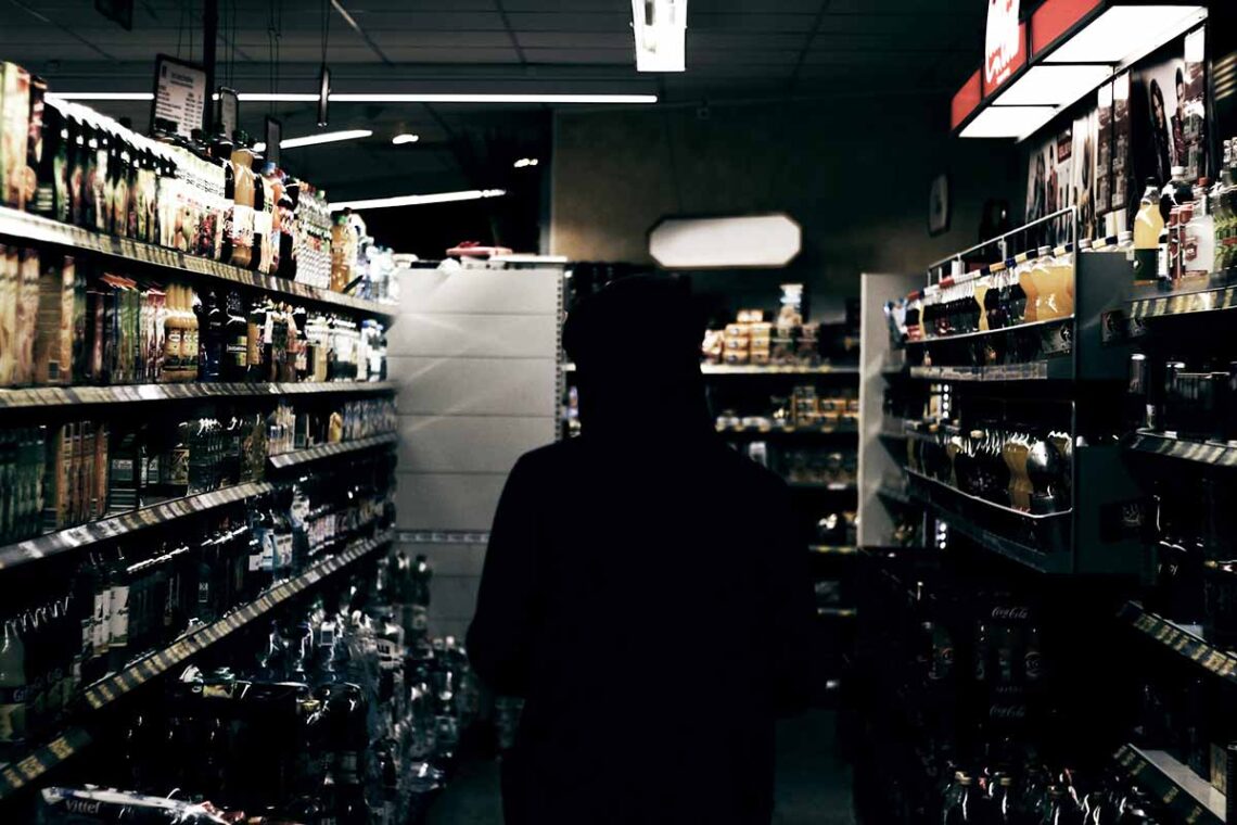 Nye regler fra i dag: Alkohol fjernes fra kasser og snackområder