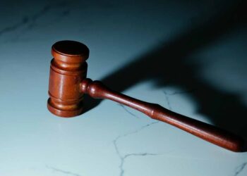 Sara Omar vinder forbudssag mod Manyar Parwani og Omar Marzouk